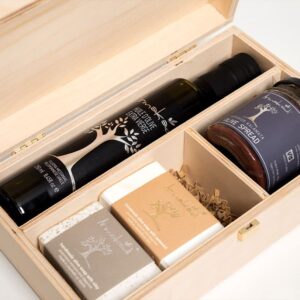 Zestaw upominkowy oliwa 250ml + 2 mydełko + oliwki Kalamata